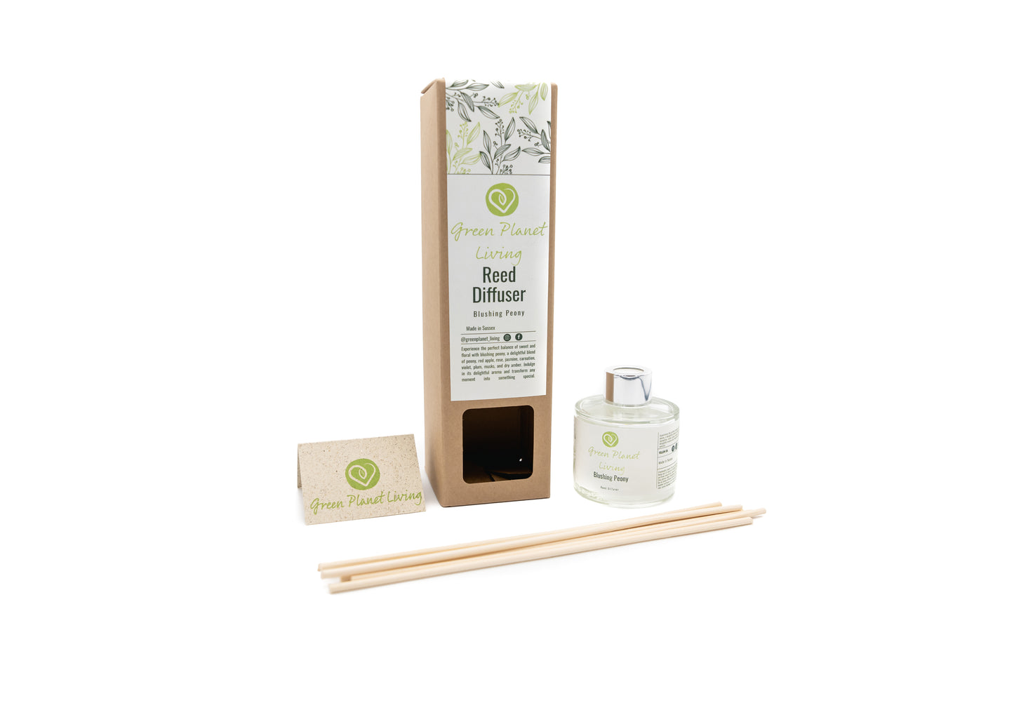 DIFFUSER BOTTLE, RECYCLED KRAFT BOX AND GRASS PAPER CARE CARD WITH NATURAL REEDS IN FRONT ON A WHITE BACKGROUND